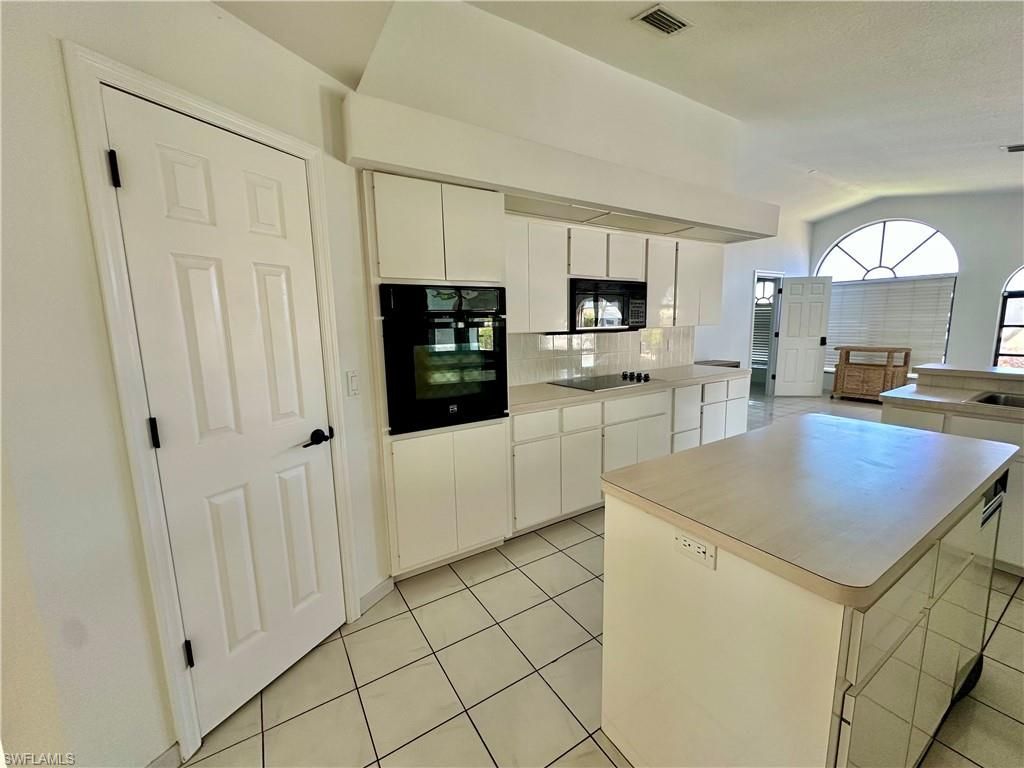 1922 SE 10th Pl , Cape Coral, FL 33990 Photo