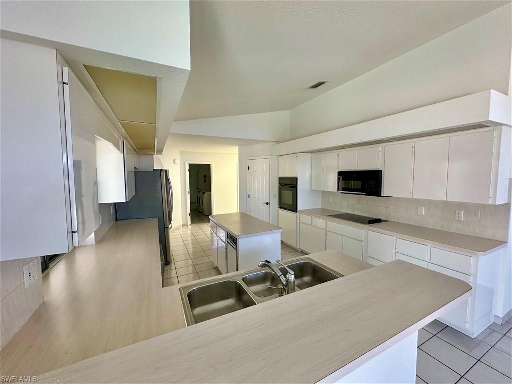 1922 SE 10th Pl , Cape Coral, FL 33990 Photo