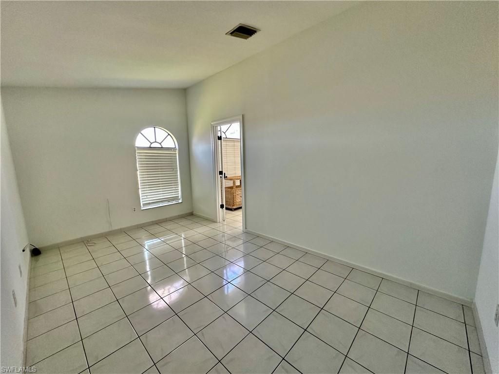 1922 SE 10th Pl , Cape Coral, FL 33990 Photo