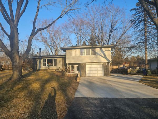 1852 Center Drive , Carpentersville, IL 60110