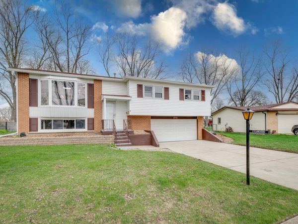 2712 Mohawk Avenue, Woodridge, IL 60517