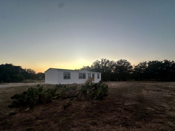 5161 CR302, Floresville, TX 78114