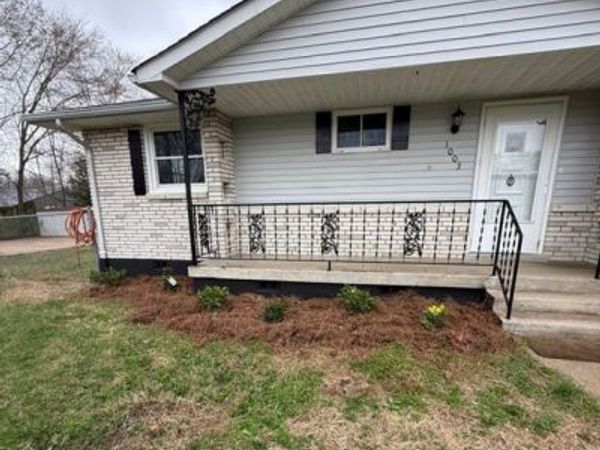 1003 Twin Creek Rd, Charlotte, TN 37036