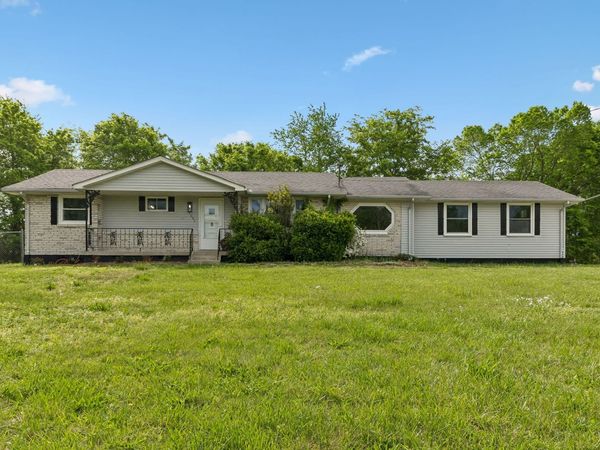 1003 Twin Creek Rd, Charlotte, TN 37036