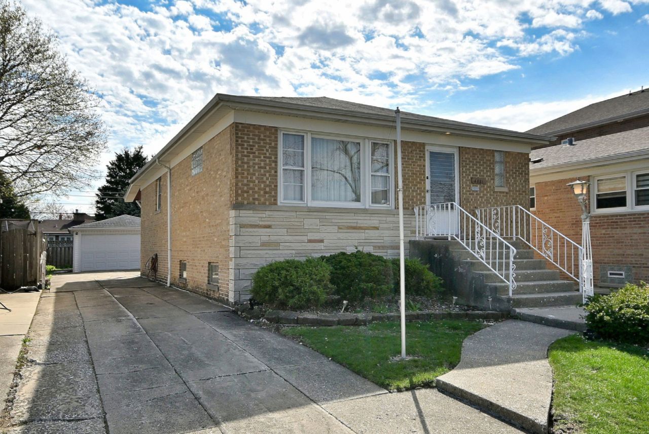 4831 N Oak Park Avenue, Chicago, IL 60656 Main Photo