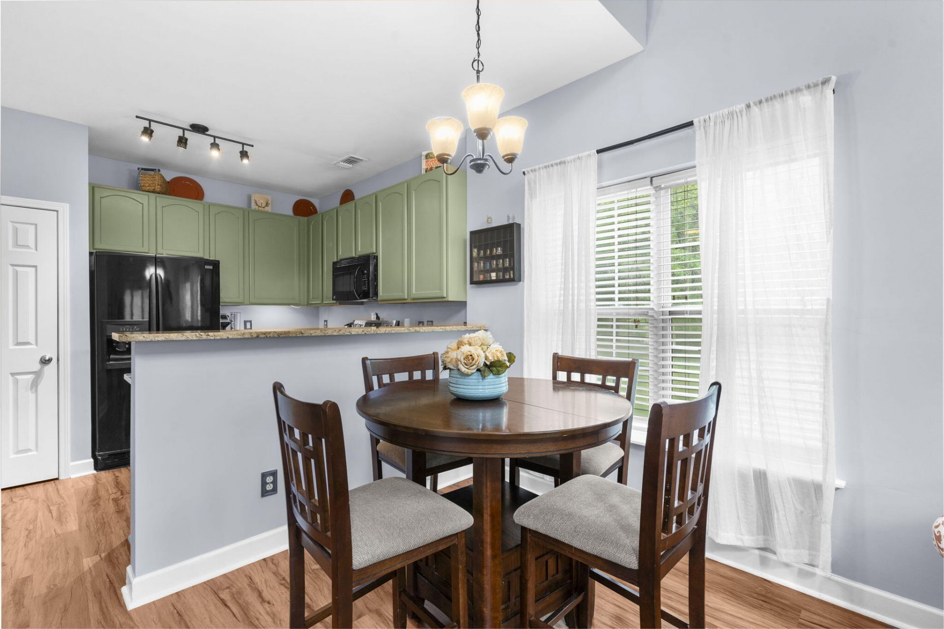 400 Chinquapin Drive Photo 9
