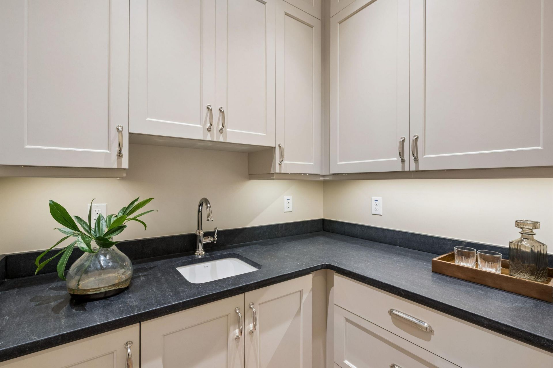 4 Trapman Street Photo 24