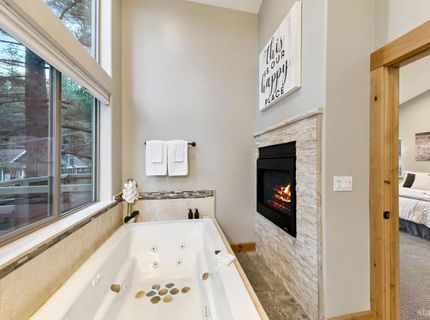 2820 Santa Claus Drive, South Lake Tahoe, CA 96150 Photo