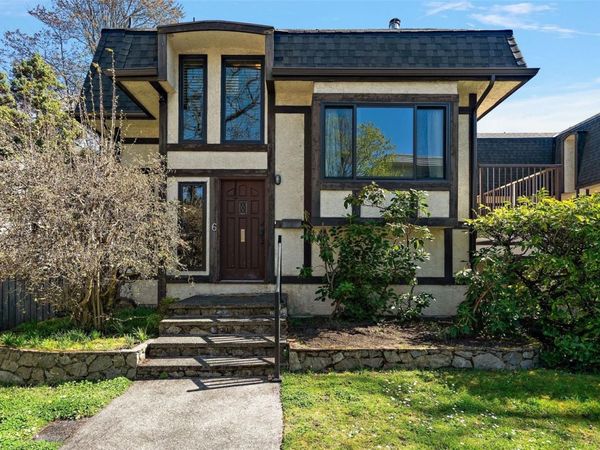 1464 Fort St, Unit 6, Victoria, BC V8S 1Z5