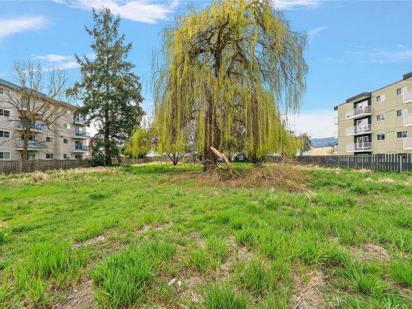 2566 Lewis St , Duncan, BC V9L 2Z1