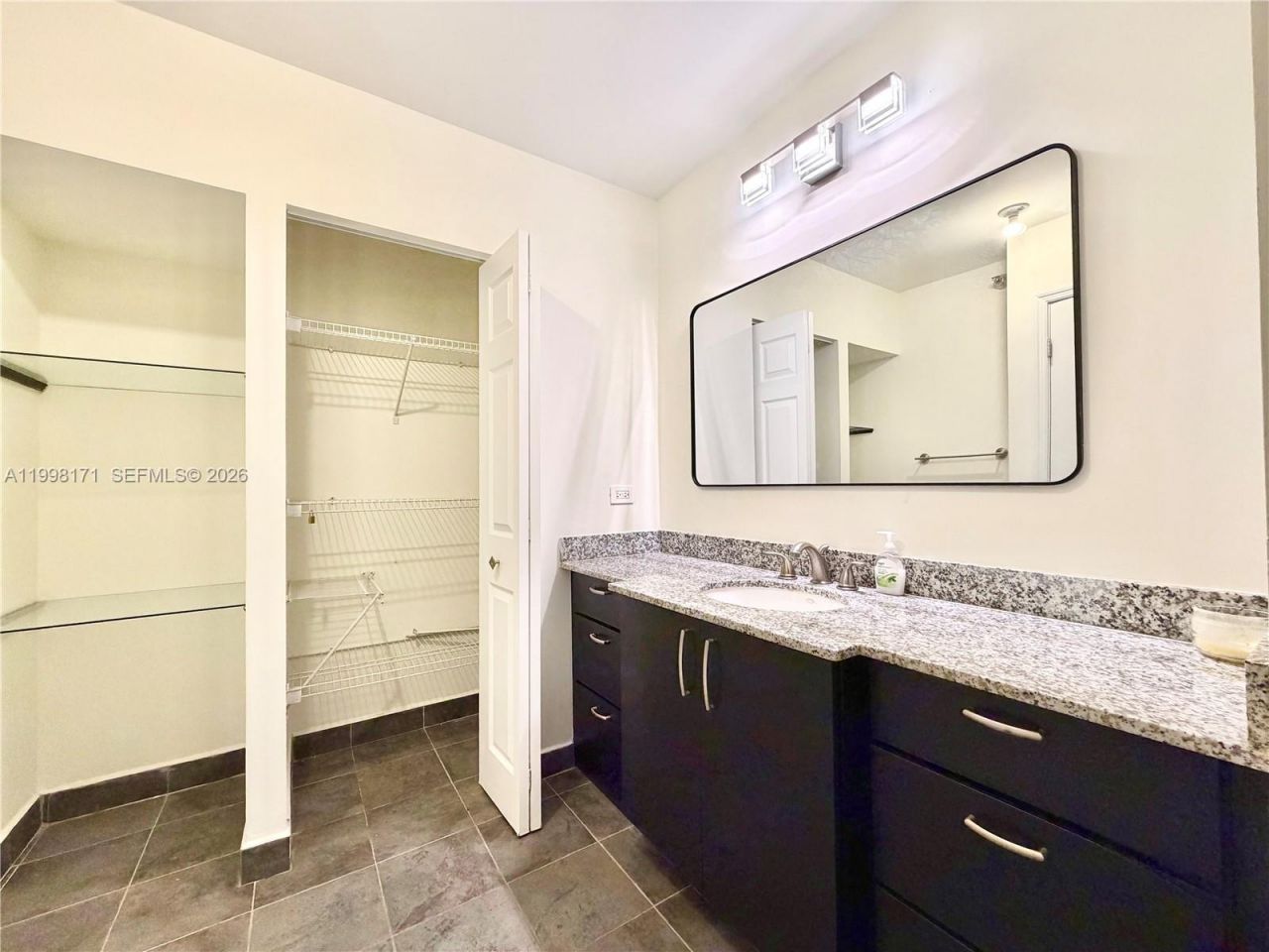 20515 E Country Club Dr , Unit 1642, Aventura, FL 33180 Photo