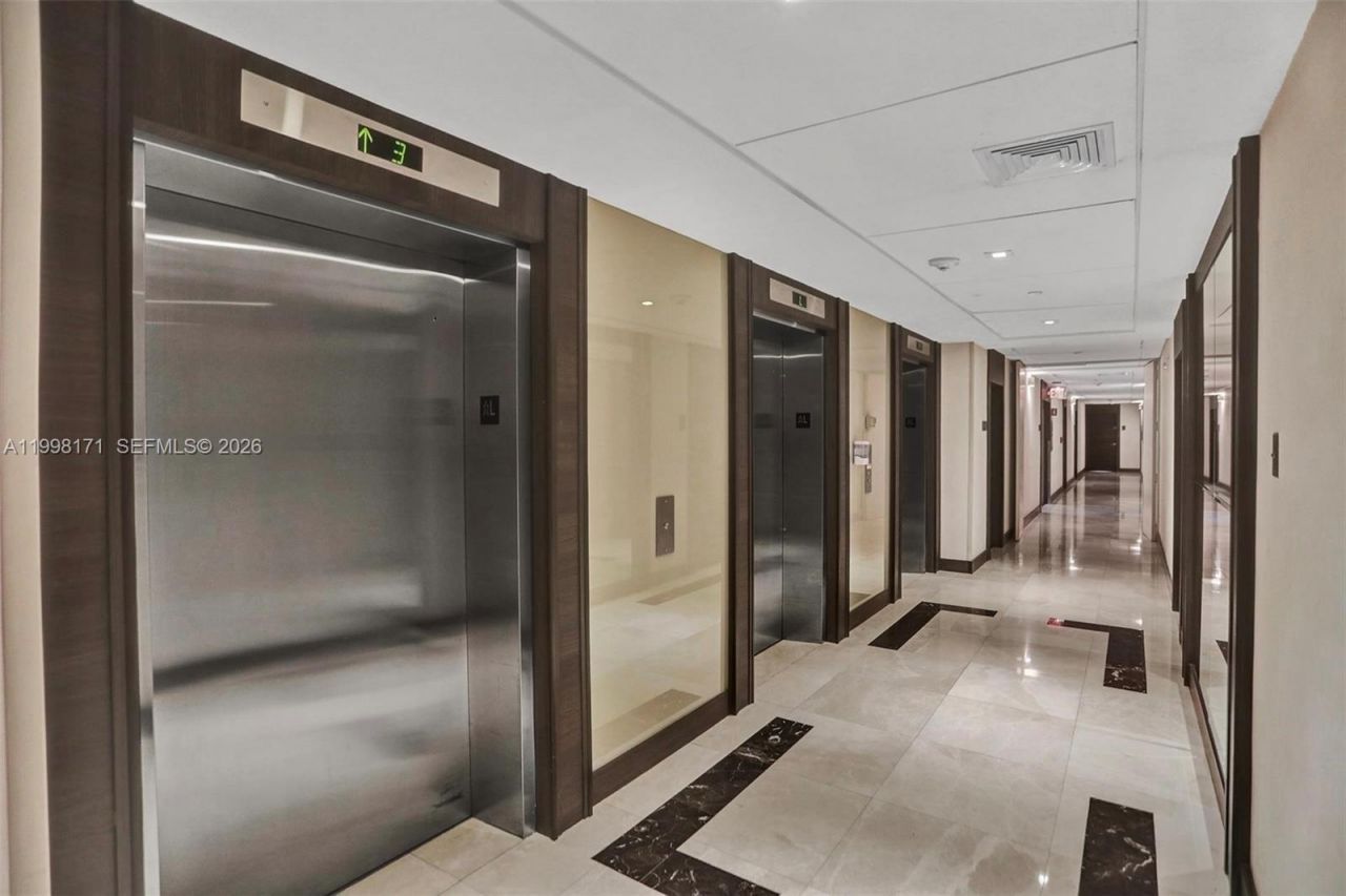 20515 E Country Club Dr , Unit 1642, Aventura, FL 33180 Photo