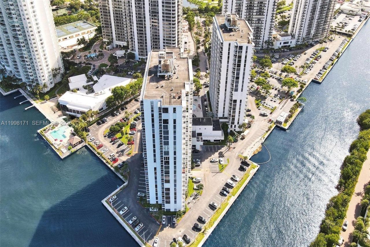 20515 E Country Club Dr , Unit 1642, Aventura, FL 33180 Photo