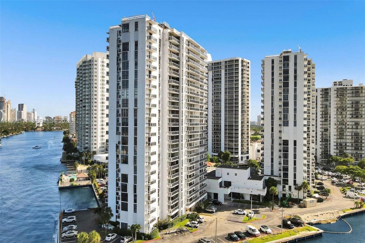 20515 E Country Club Dr , Unit 1642, Aventura, FL 33180 Photo