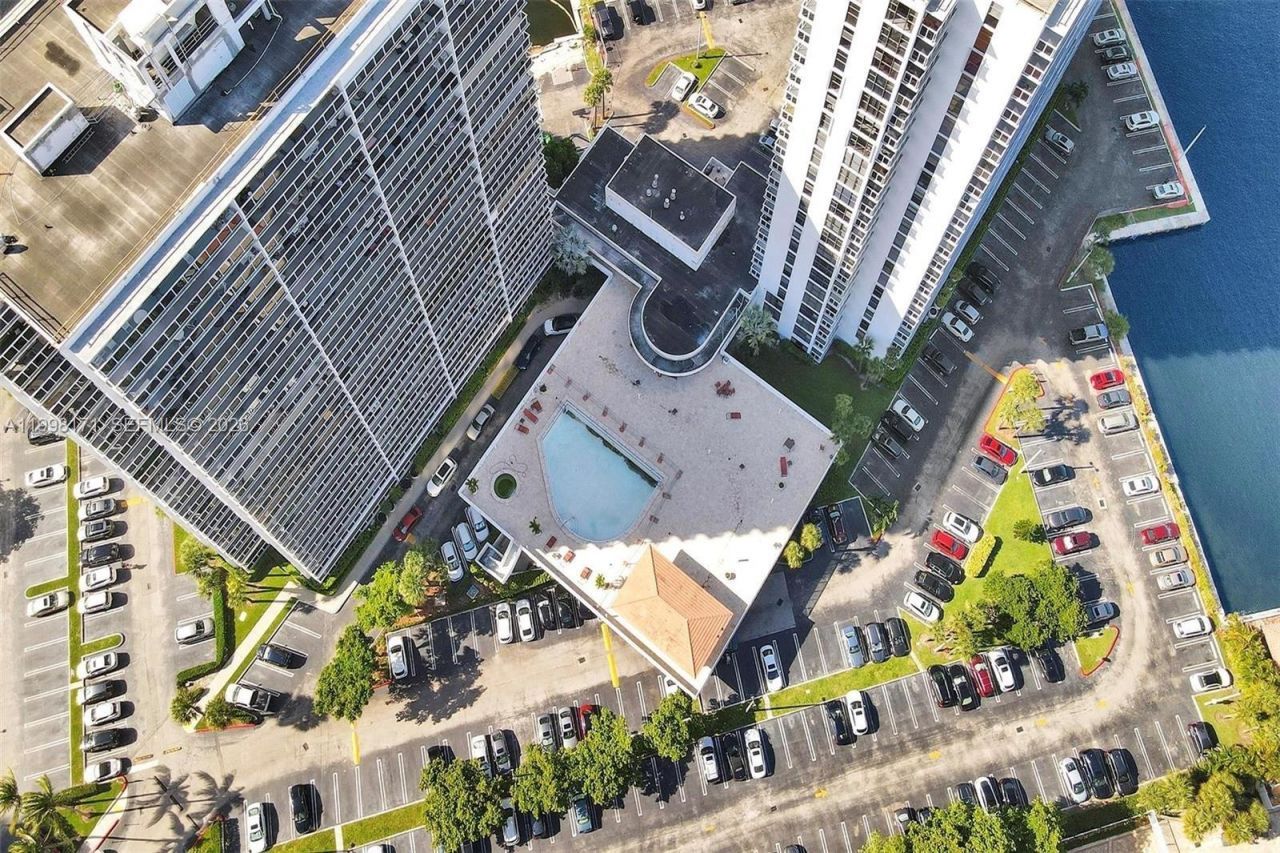 20515 E Country Club Dr , Unit 1642, Aventura, FL 33180 Photo