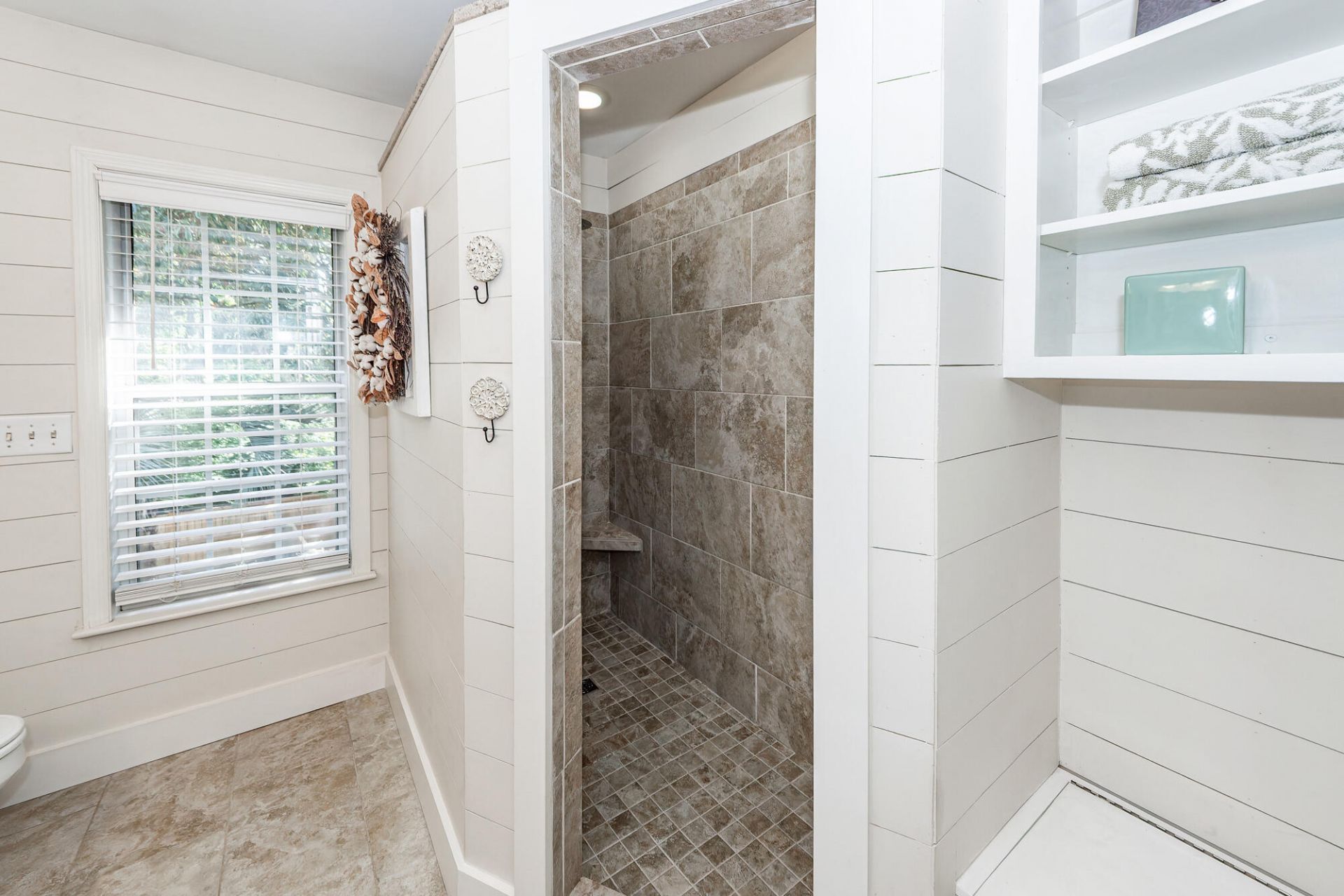 138 Guildford Drive Photo 47