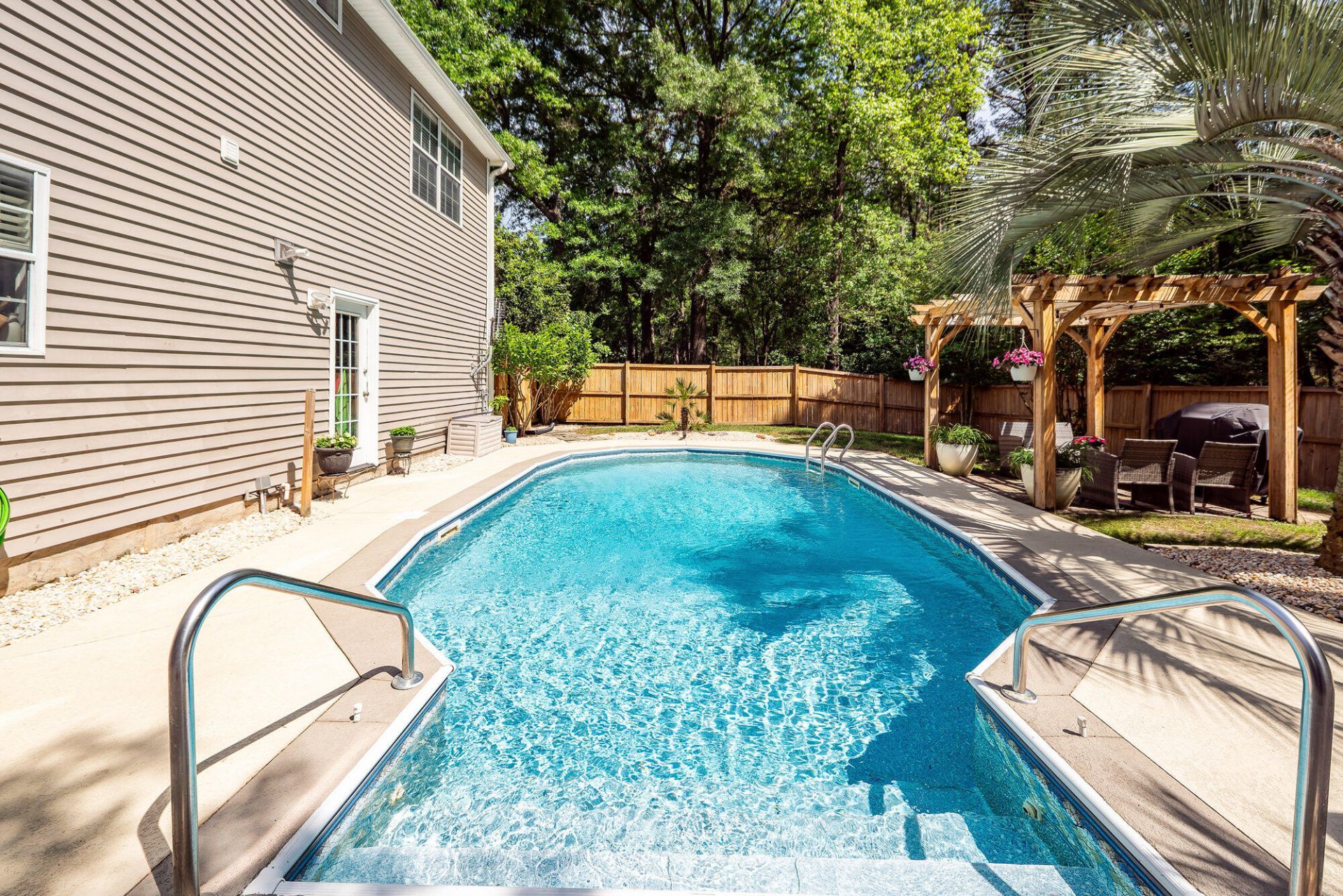 138 Guildford Drive Photo 7