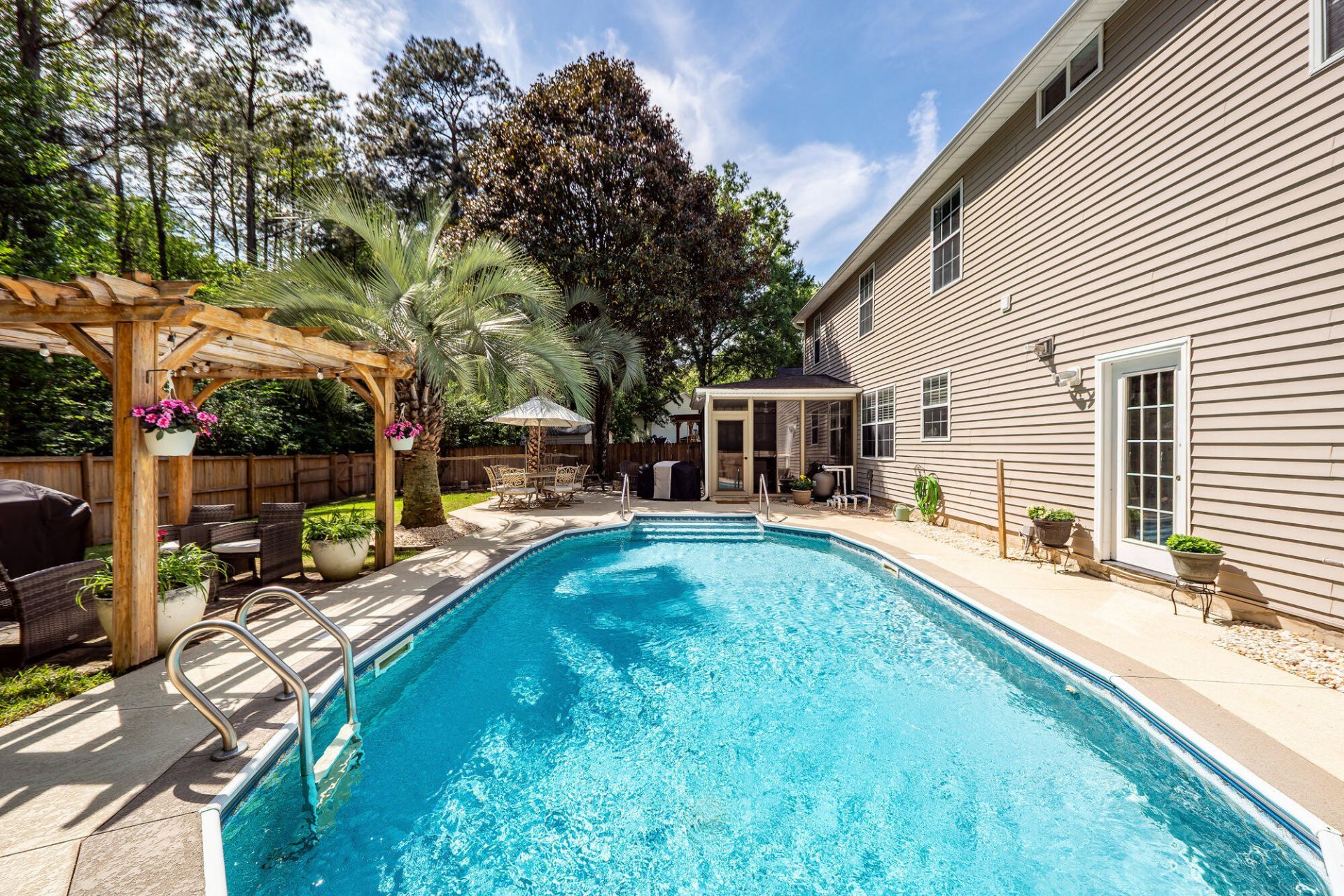 138 Guildford Drive Photo 9