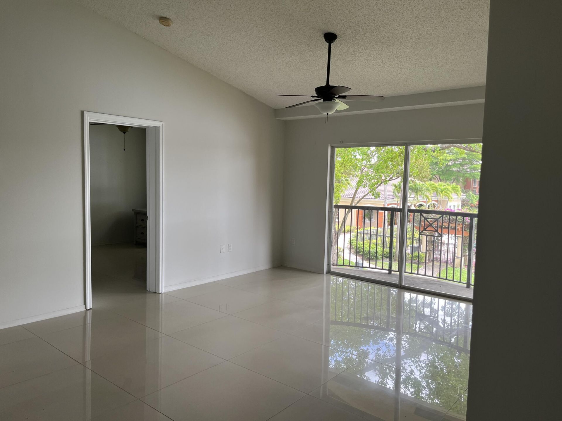 4191 N Haverhill Road, Unit 409, West Palm Beach, FL 33417 Photo