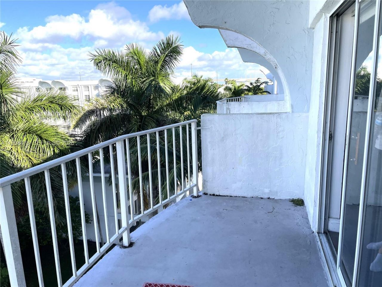 494 NW 165th St Rd, Unit C-601, Miami, FL 33169 Photo