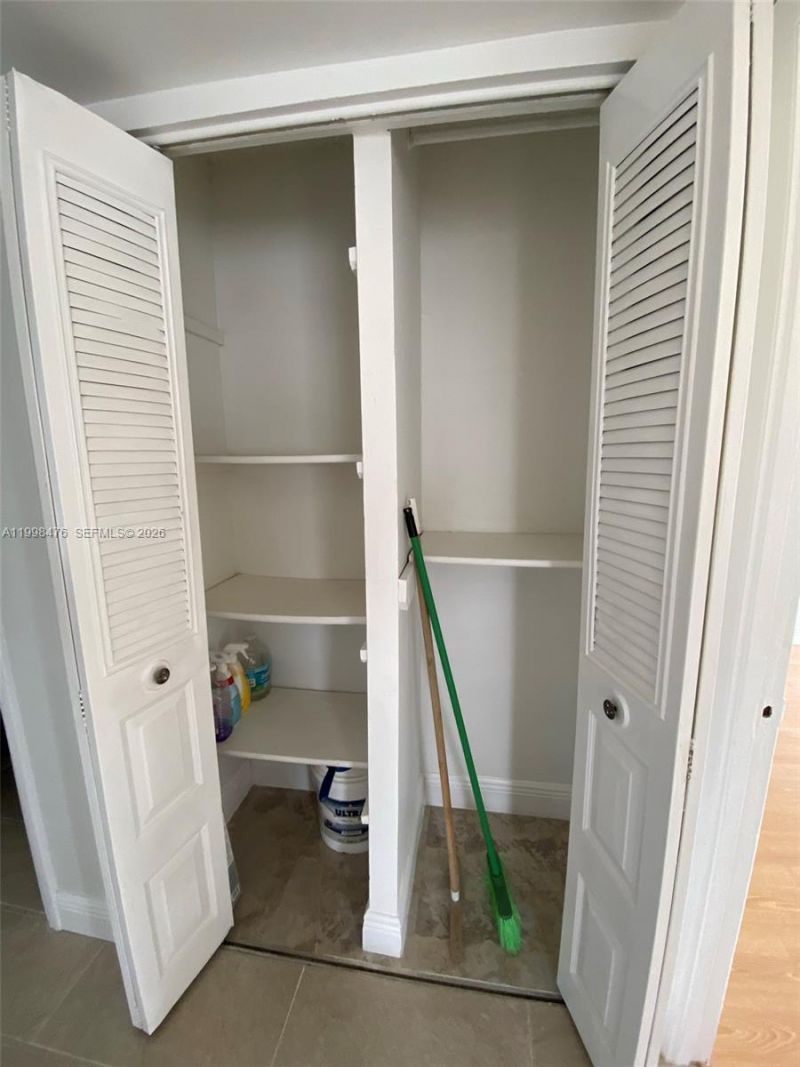 494 NW 165th St Rd, Unit C-601, Miami, FL 33169 Photo