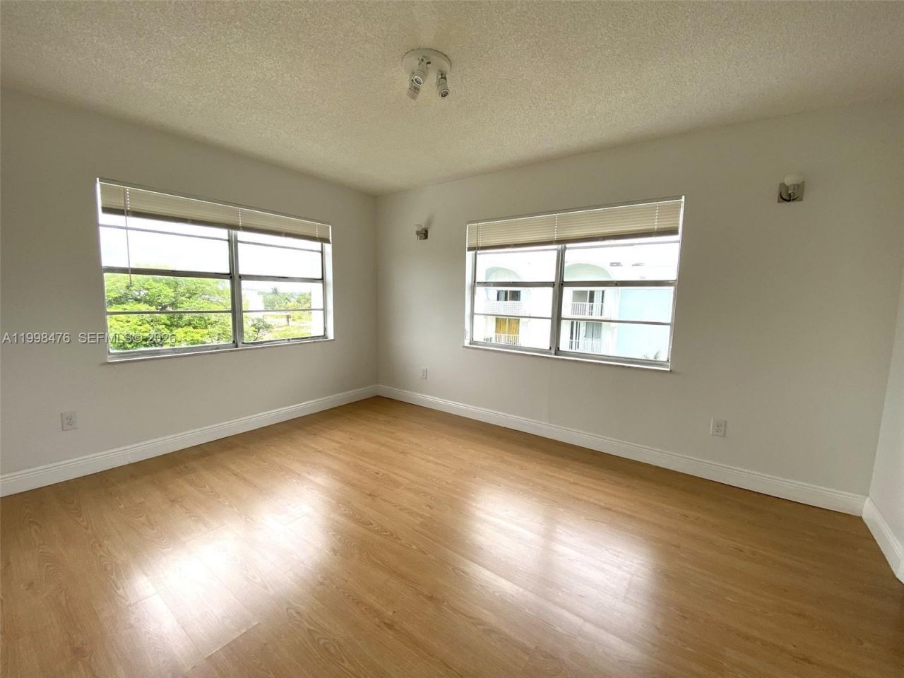 494 NW 165th St Rd, Unit C-601, Miami, FL 33169 Photo