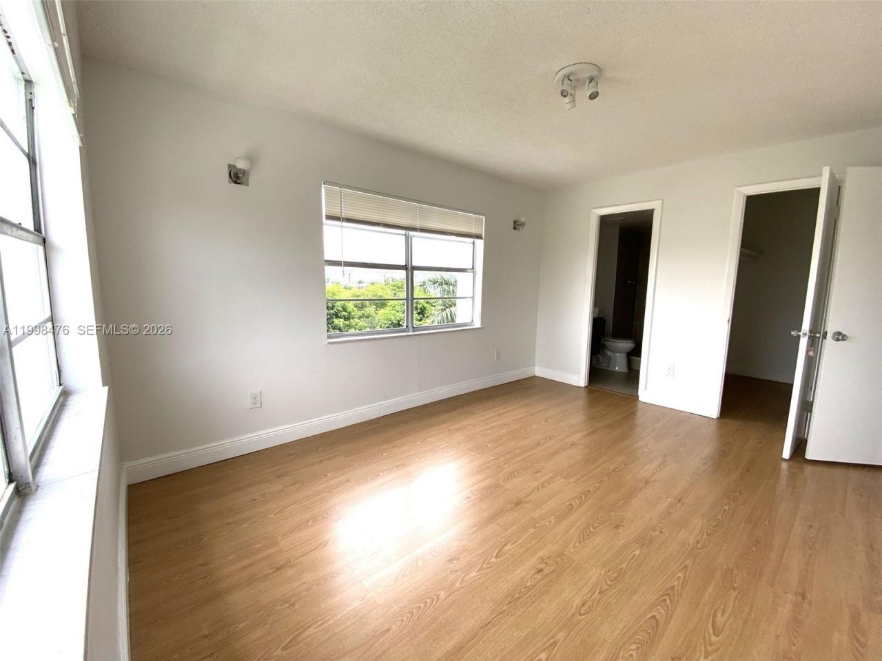 494 NW 165th St Rd, Unit C-601, Miami, FL 33169 Photo