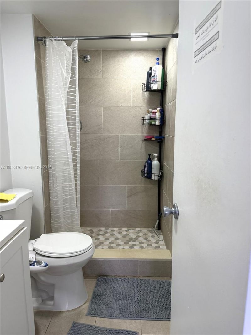 494 NW 165th St Rd, Unit C-601, Miami, FL 33169 Photo