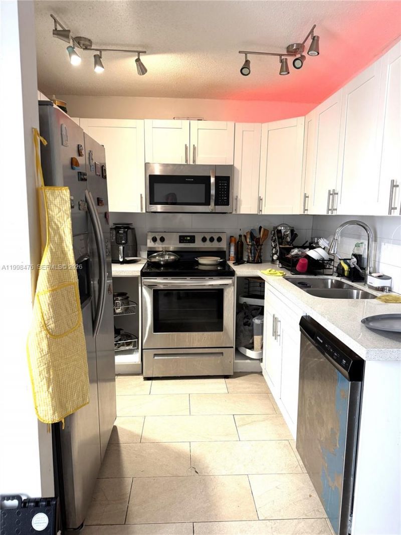 494 NW 165th St Rd, Unit C-601, Miami, FL 33169 Photo