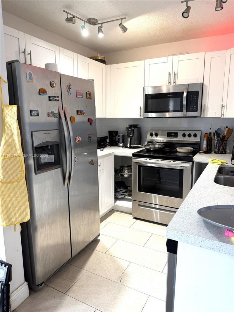 494 NW 165th St Rd, Unit C-601, Miami, FL 33169 Photo