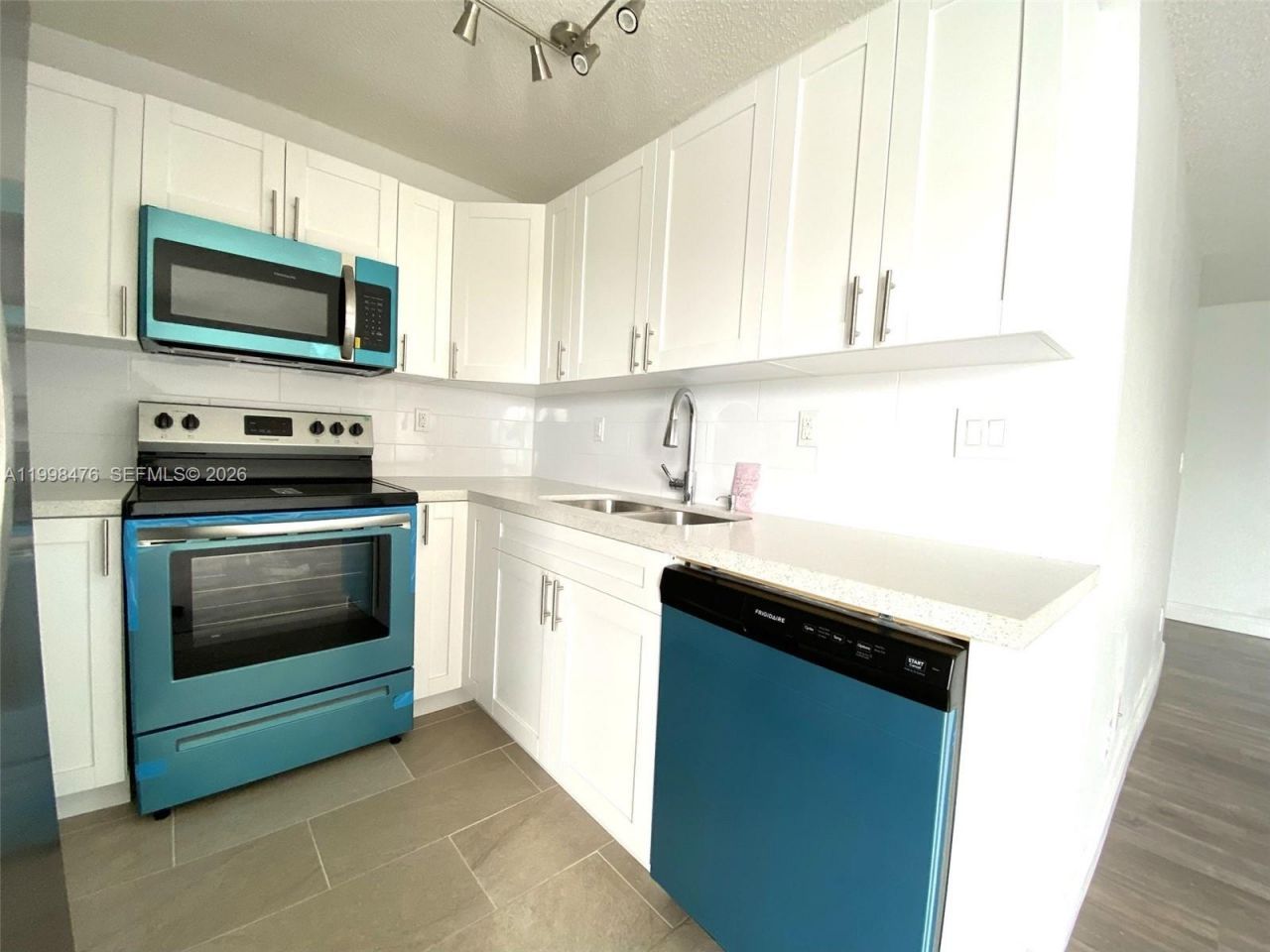 494 NW 165th St Rd , Unit C-601, Miami, FL 33169 Photo