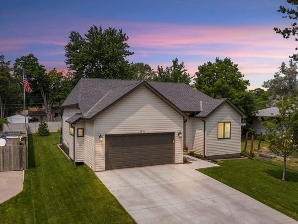 1431 Sumter Avenue N, Golden Valley, MN 55427