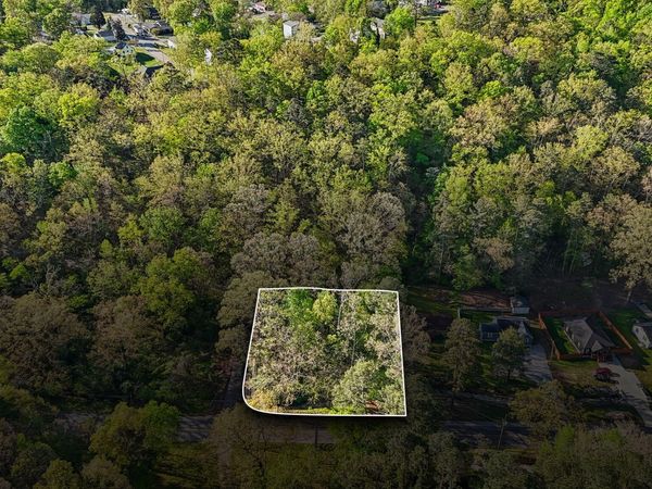 1018 Shallowford Road, Chattanooga, TN 37411