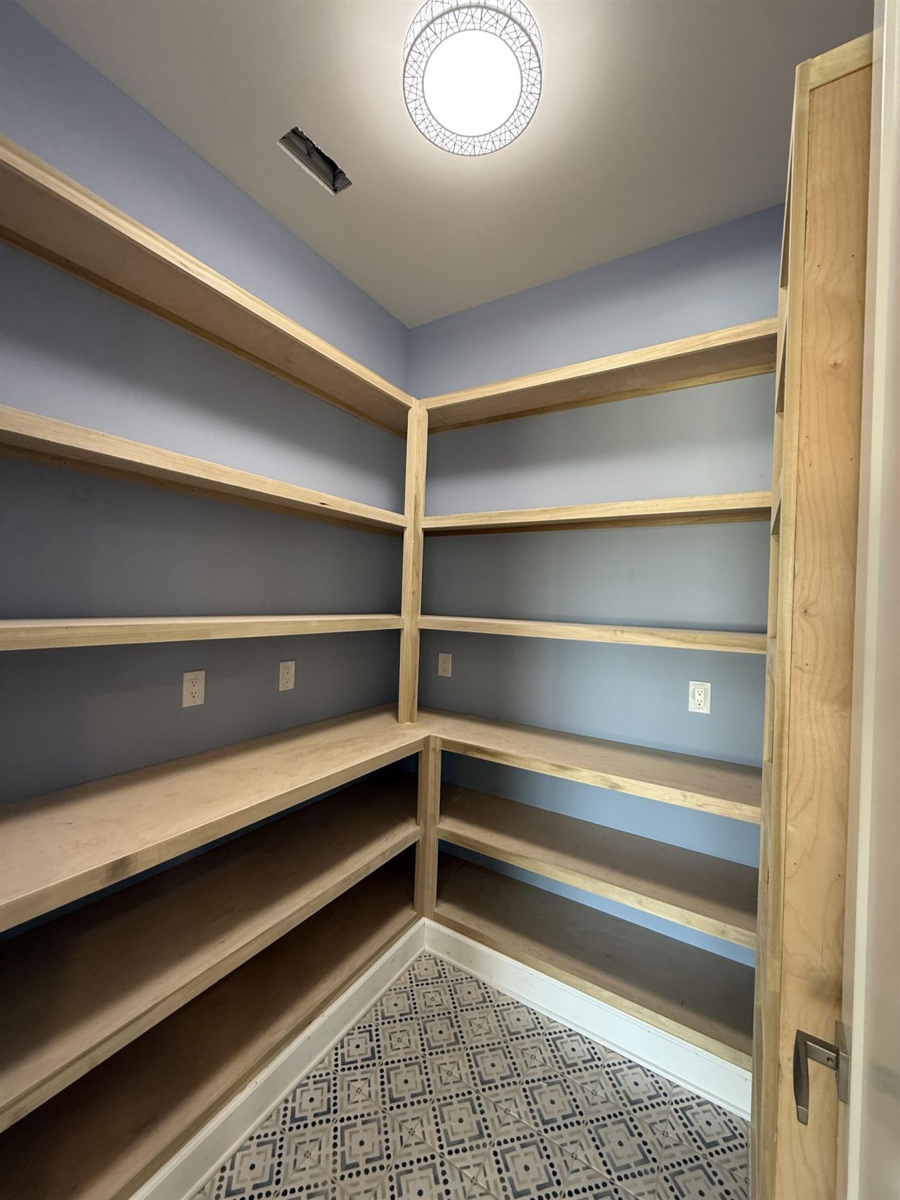 986 Shipmaster Ave. Photo 7