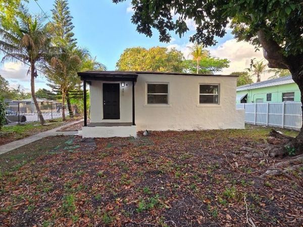 295 NW 48th St, Miami, FL 33127
