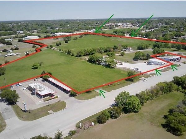 676 W W Audie Murphy Parkway , Farmersville, TX 75442