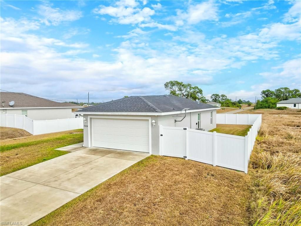 7024 Hero Cir , Labelle, FL 33935 Photo