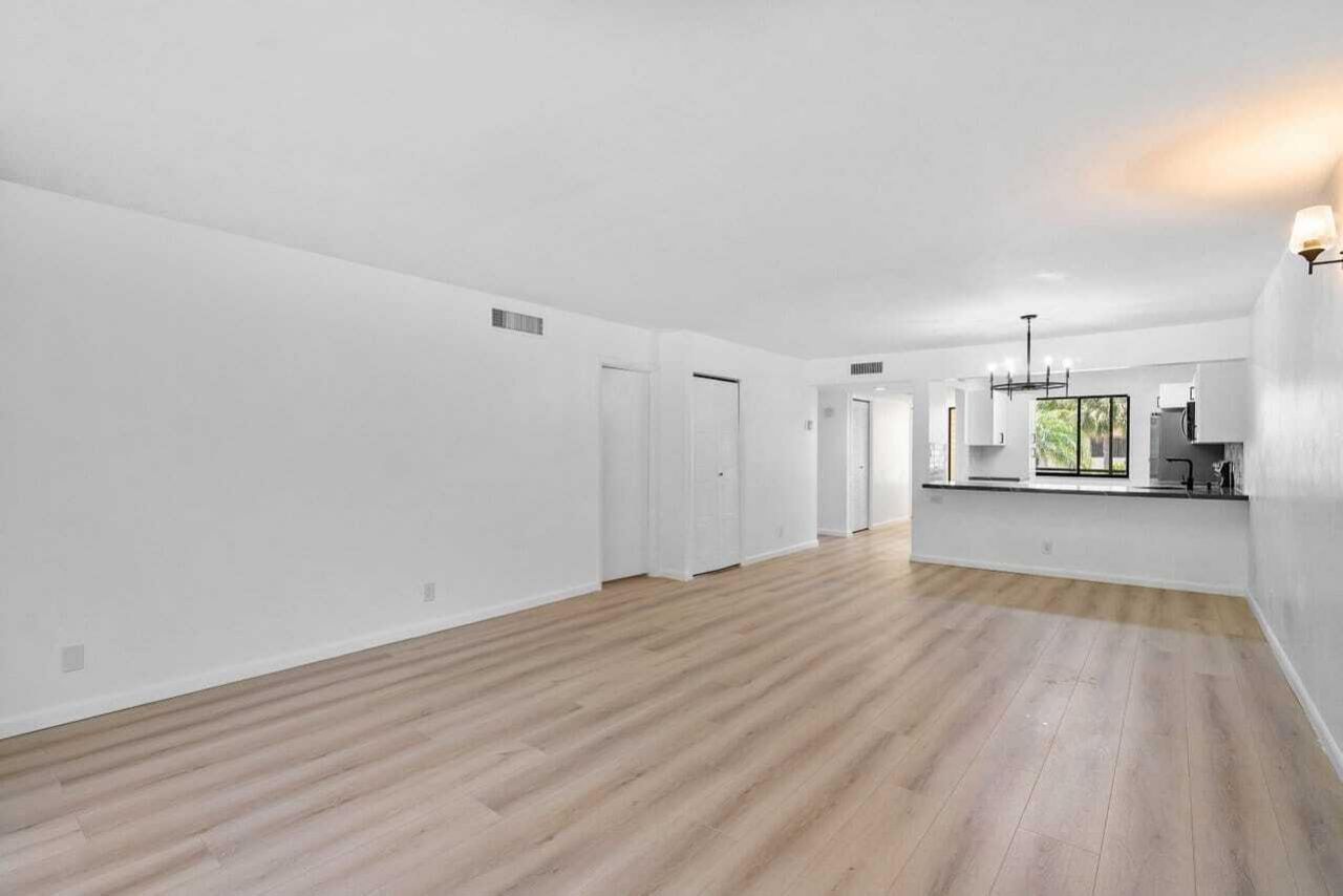 341 Lakeview Drive, Unit 203, Weston, FL 33326 Photo