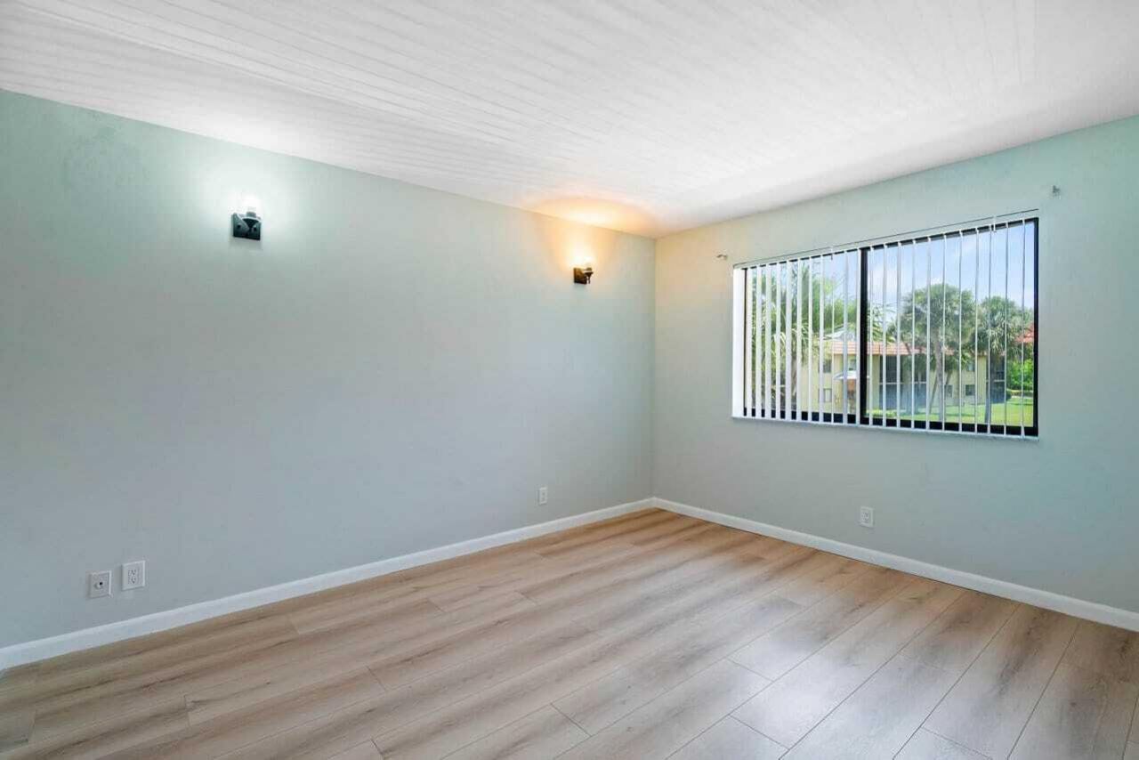 341 Lakeview Drive, Unit 203, Weston, FL 33326 Photo