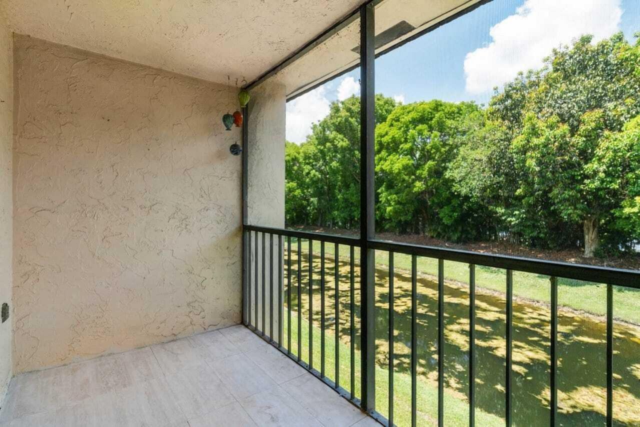 341 Lakeview Drive, Unit 203, Weston, FL 33326 Photo