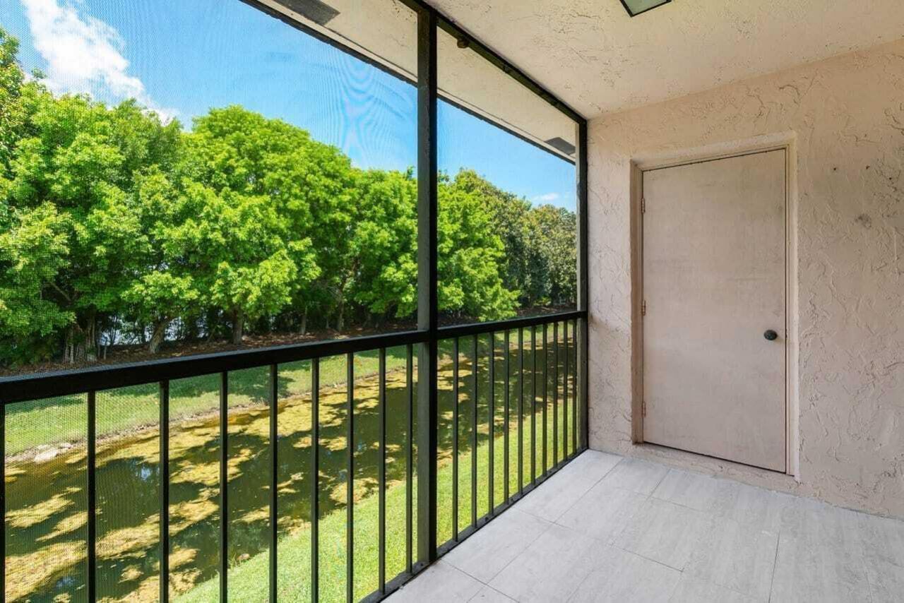 341 Lakeview Drive, Unit 203, Weston, FL 33326 Photo