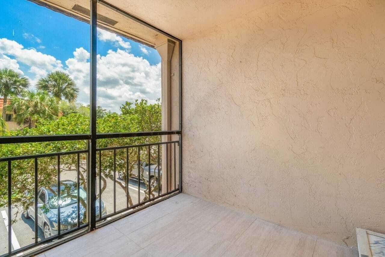 341 Lakeview Drive, Unit 203, Weston, FL 33326 Photo