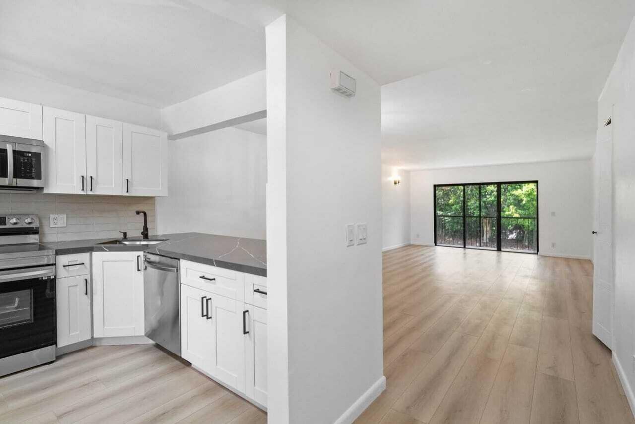 341 Lakeview Drive, Unit 203, Weston, FL 33326 Photo