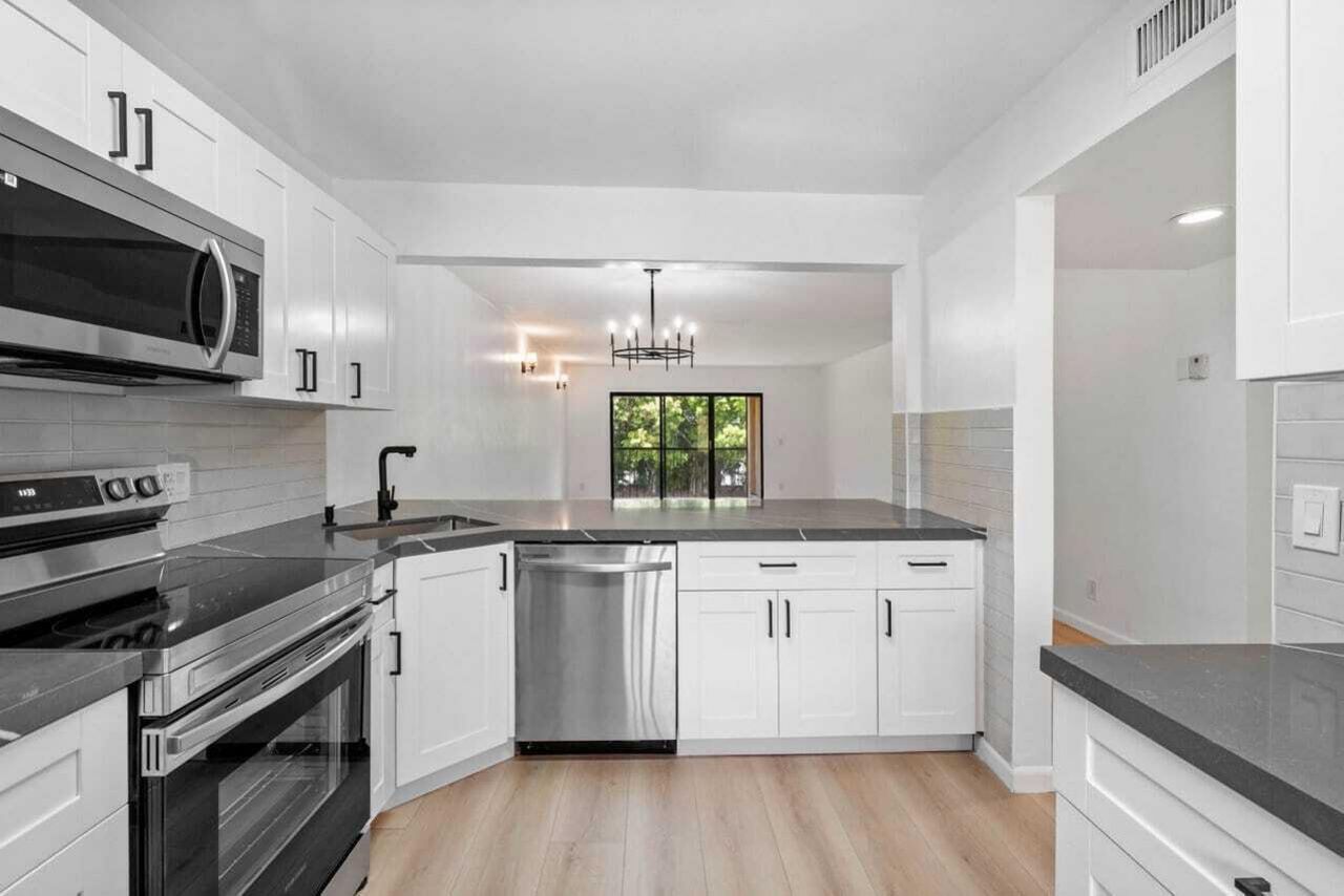 341 Lakeview Drive, Unit 203, Weston, FL 33326 Photo