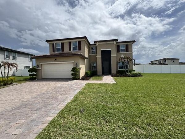 7401 NW Farnsworth Circle NW, Port St. Lucie, FL 34987