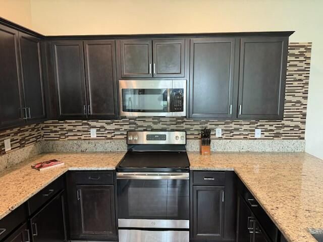 7401 NW Farnsworth Circle Nw, Port Saint Lucie, FL 34987 Photo