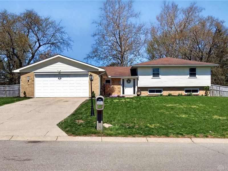 689 Chipplegate Drive, Centerville, OH 45459 Photo 3