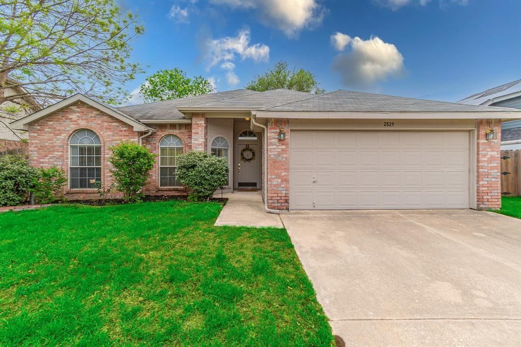 2521 Fairmont Drive, Grand Prairie, TX 75052 Main Photo
