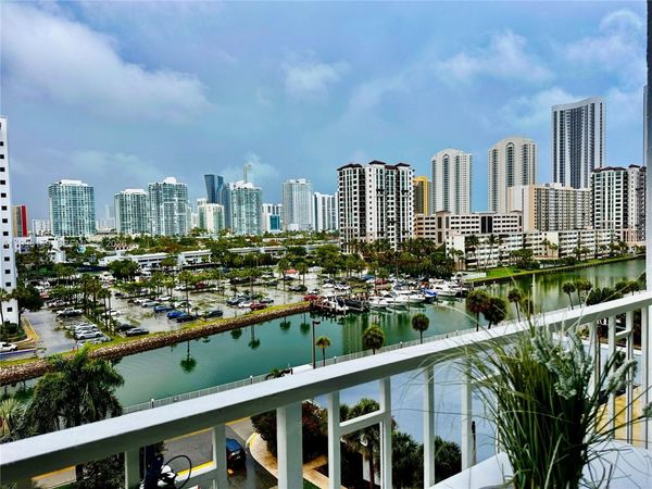500 Bayview Dr, Unit 717, Sunny Isles Beach, FL 33160