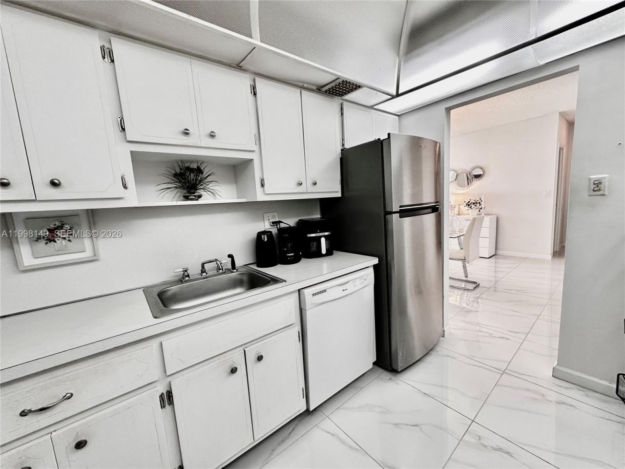 500 Bayview Dr, Unit 717, Sunny Isles Beach, FL 33160 Photo